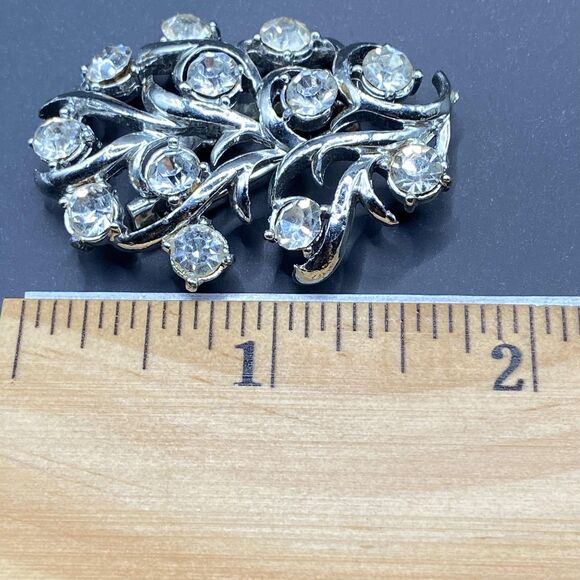 Vintage Rhinestone Brooch Silver Tone Floral Cluster Pin Costume Jewelry 1.75 - Picture 3 of 3